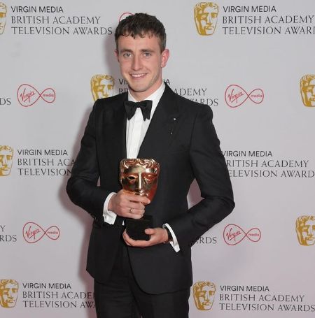 Paul Mescal in an award show.